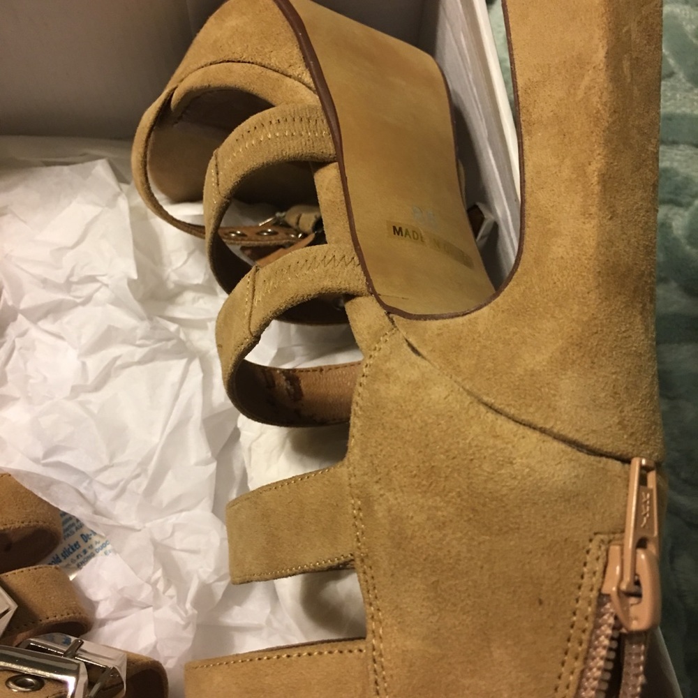 Shoes - Picture 5 of 6